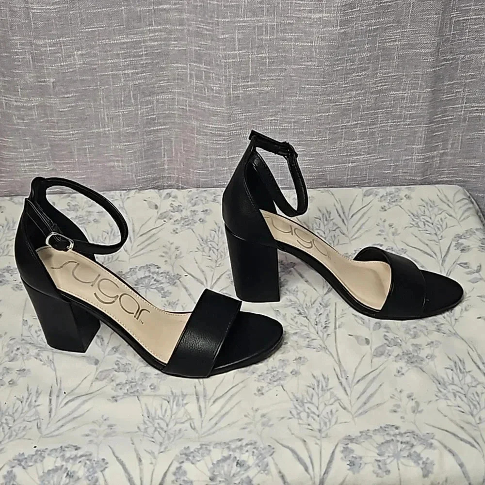 SUGAR SHOES - Picture 3 of 10
